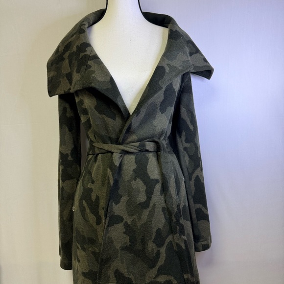 Camouflage Wrap Coat cardigan WHBM size medium wool - Picture 1 of 6